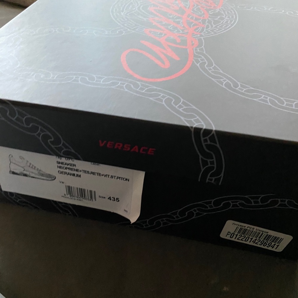 Versace chain reaction runners